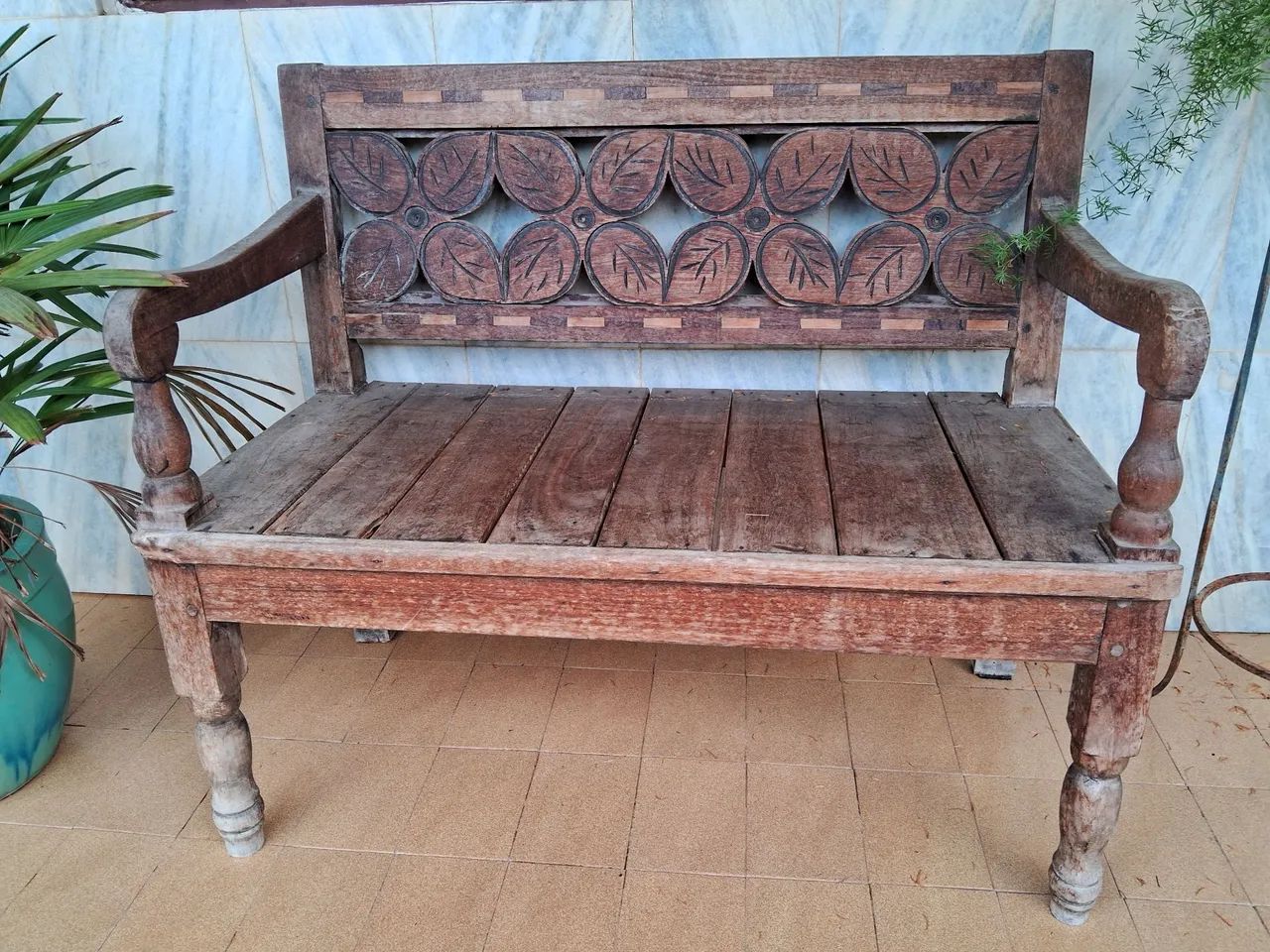 Banco de madeira com estofado floral - Foto 2