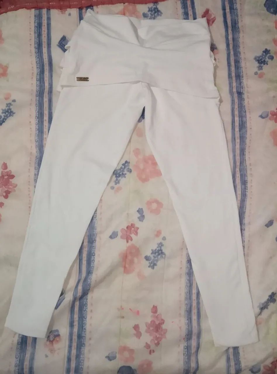 Calça Legging com Saia Branca - Conforto e Estilo