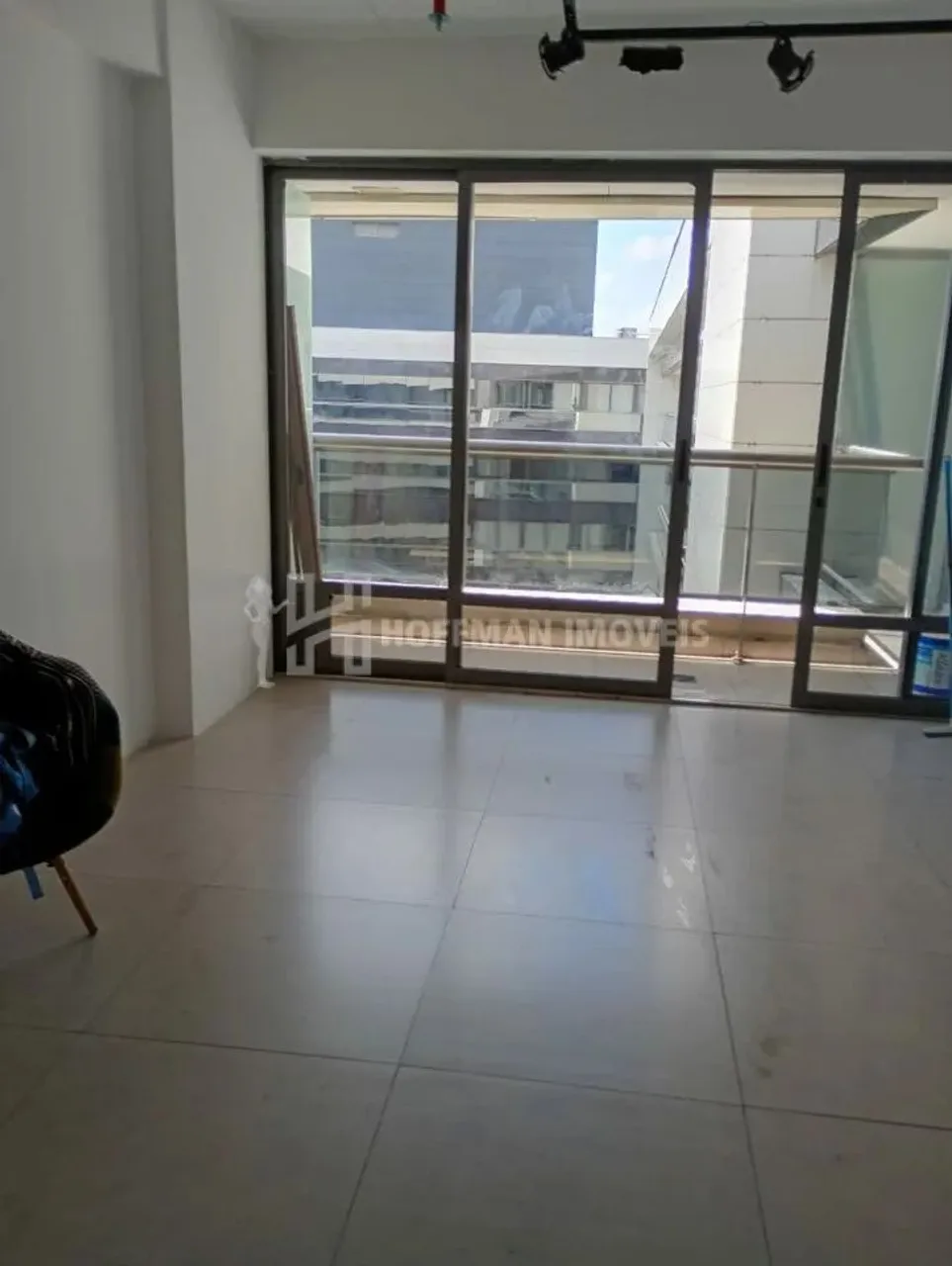 Sala comercial com banheiro e uma vaga no Espaço Cerâmica - SCS