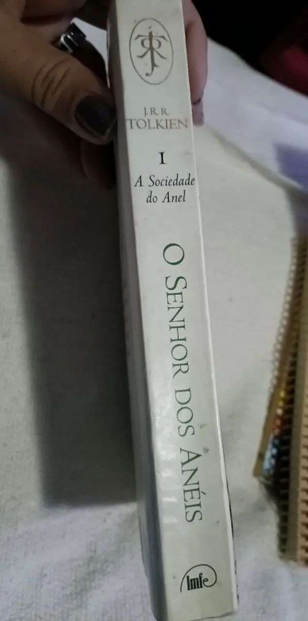Livro A Sociedade do Anel. De J.R.R. Tolkien - Foto 2