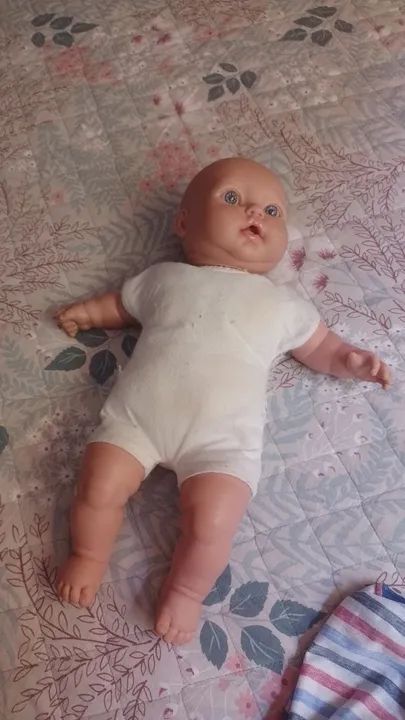 Boneca de bebê realista para brincar - Foto 4