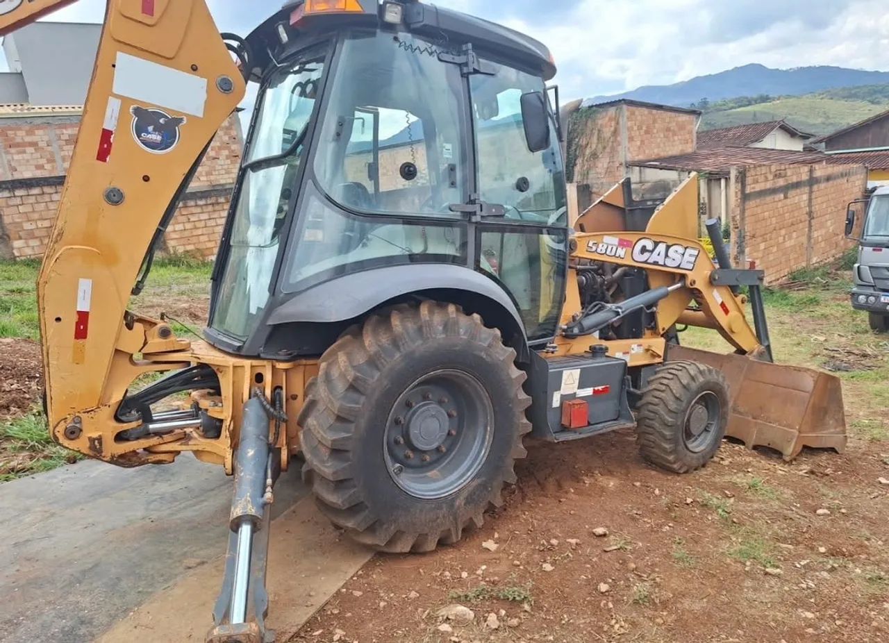RETROESCAVADEIRA CASE 580N 4X4 ANO 2018 - Foto 4