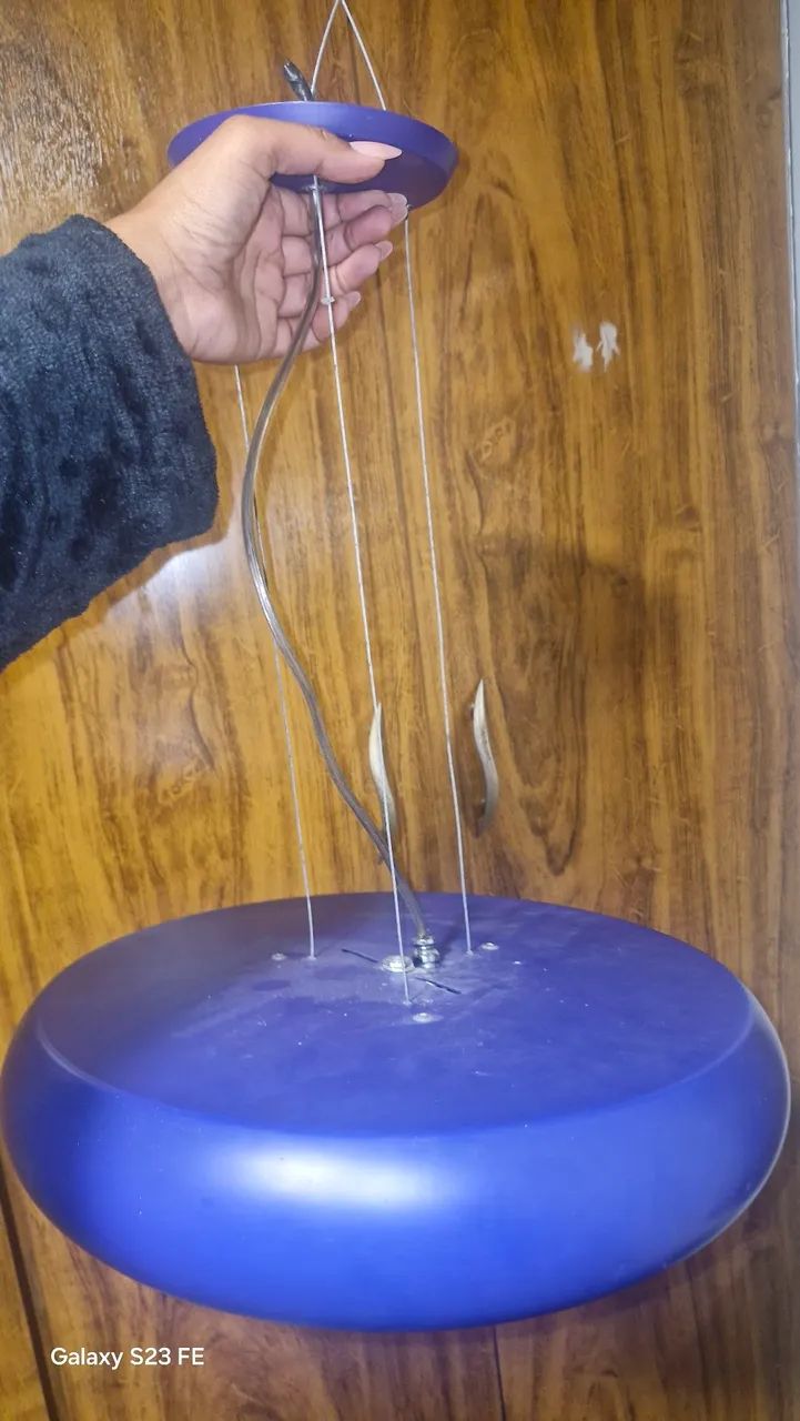 Luminária Decorativa Roxa e Branca, de pendurar. - em perfeitas condições  - Foto 3