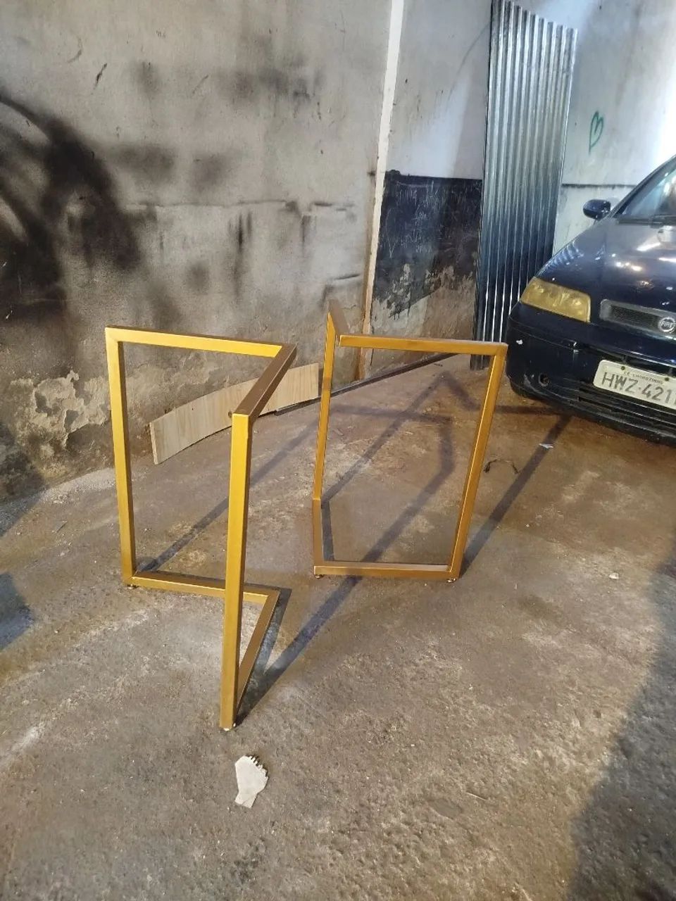 Bases de mesa em metal dourado