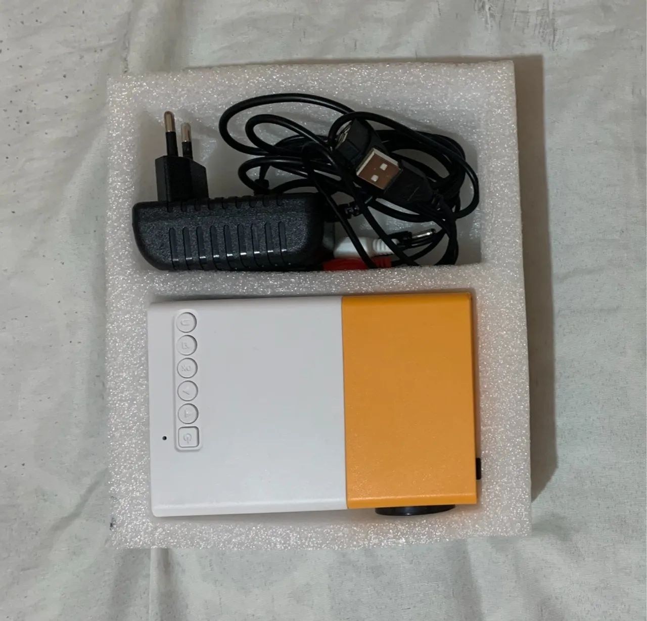 Projetor LED Portátil - Alta Resolução e Eficiência - Foto 2