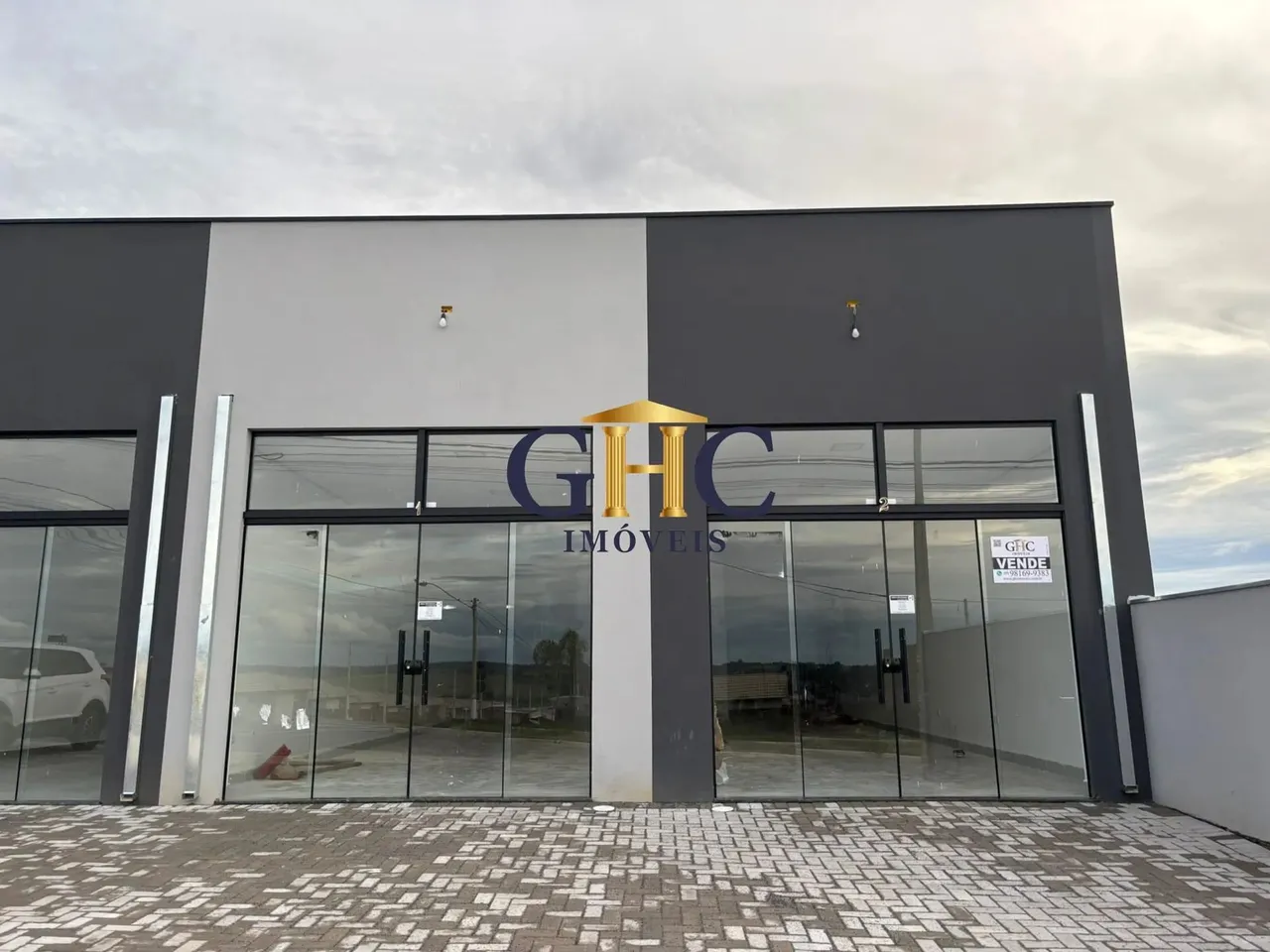 VENDO SALÕES COMERCIAIS - Acesso principal ao Residencial Nova Metropolitana no Recanto Sã