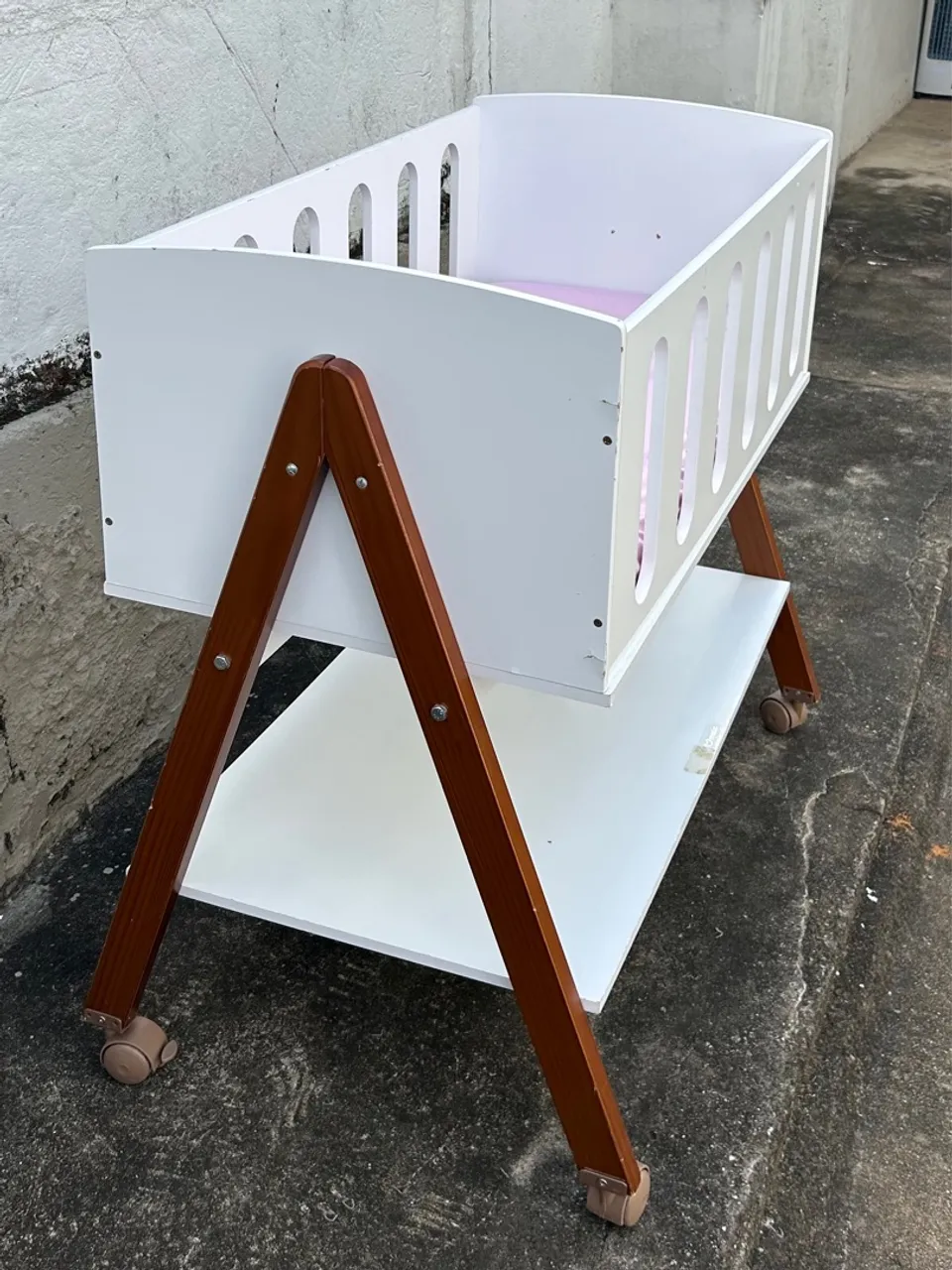 Mini Berço Moderno com Rodinhas