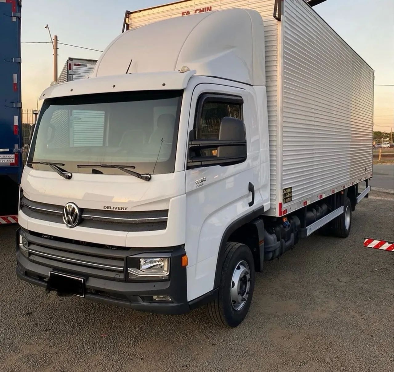 VW 11.180 baú ano 2019 - Foto 2
