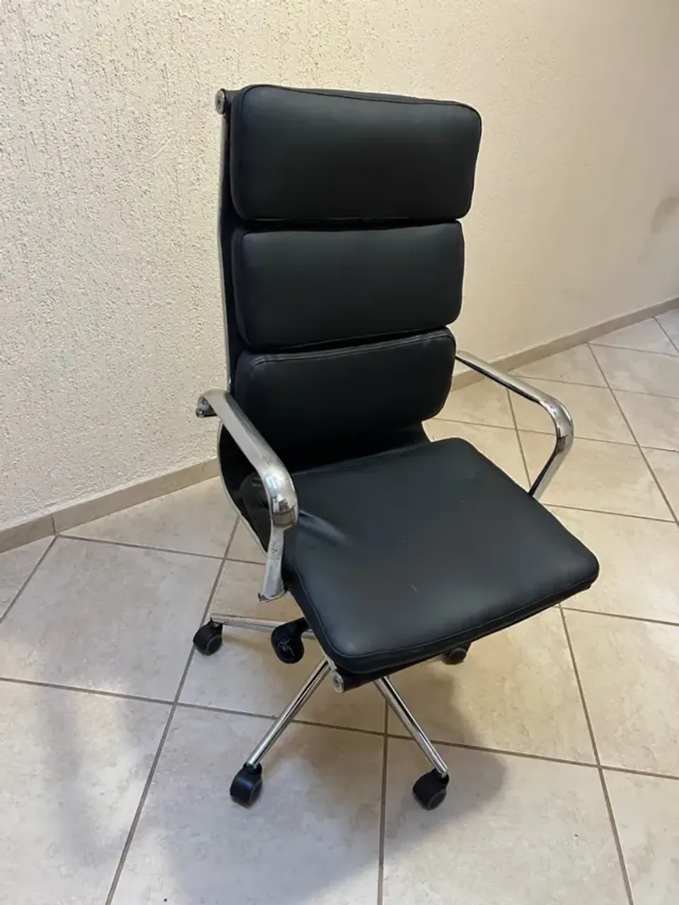 Cadeira Executiva Com Base Metálica