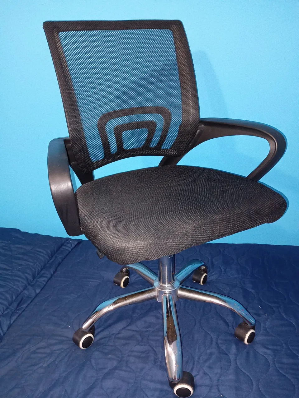 Cadeira de Escritório Ergonômica com Rodinhas