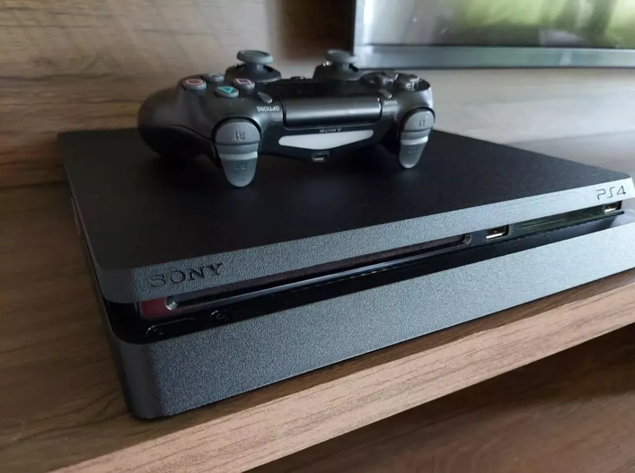 CONSOLE PS4 Slim com 2 Controles sem Fio