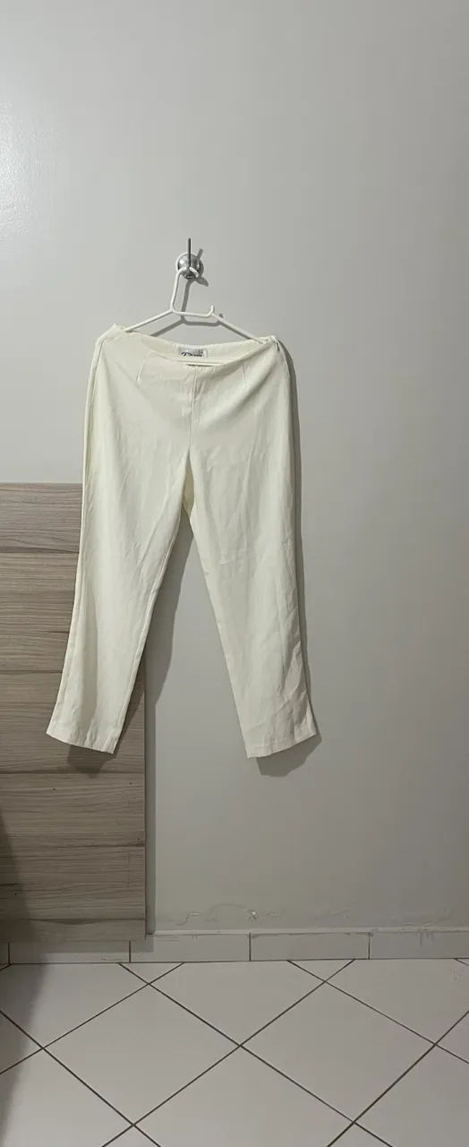 VENDE-SE CALÇA BRANCA - TAM.42 - MARCA D'LAPORT CLASSIC.