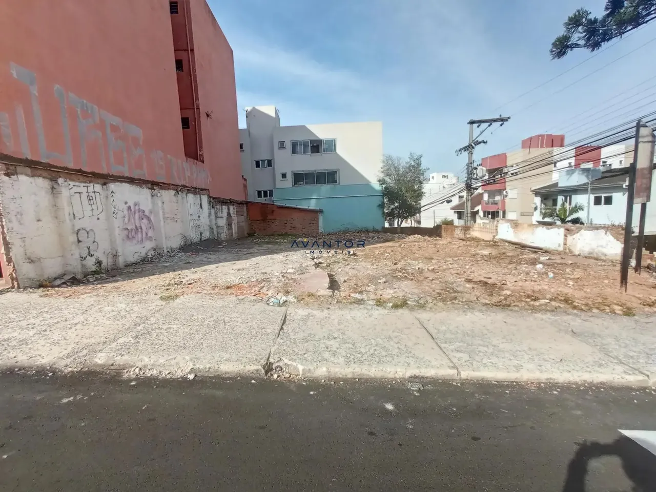 Terreno De 360 m² Para Alugar em Excelente Ponto Central.