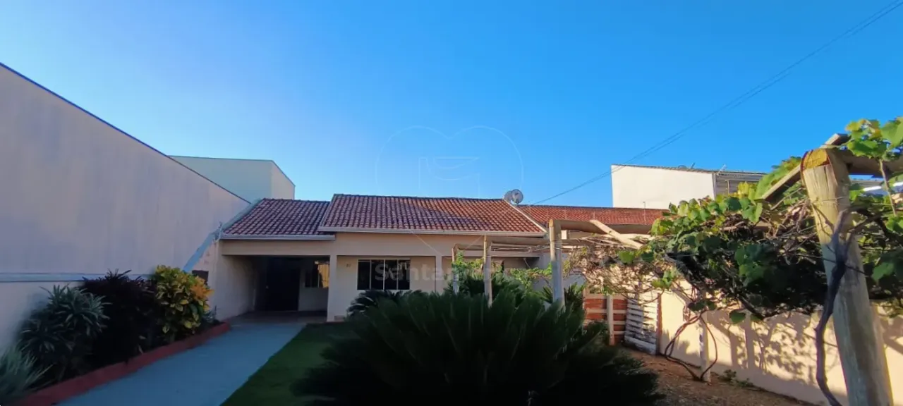 Casa para venda com 3 quartos e amplo quintal, próximo da Avenida Saul Elkind