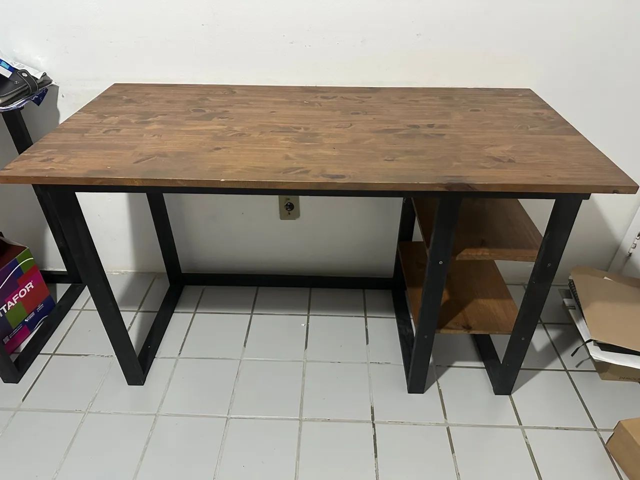 Escrivaninha em madeira64374975247107120