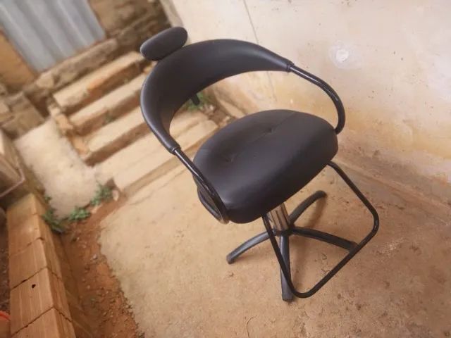 Cadeira de salão, retirada no local. - Foto 5