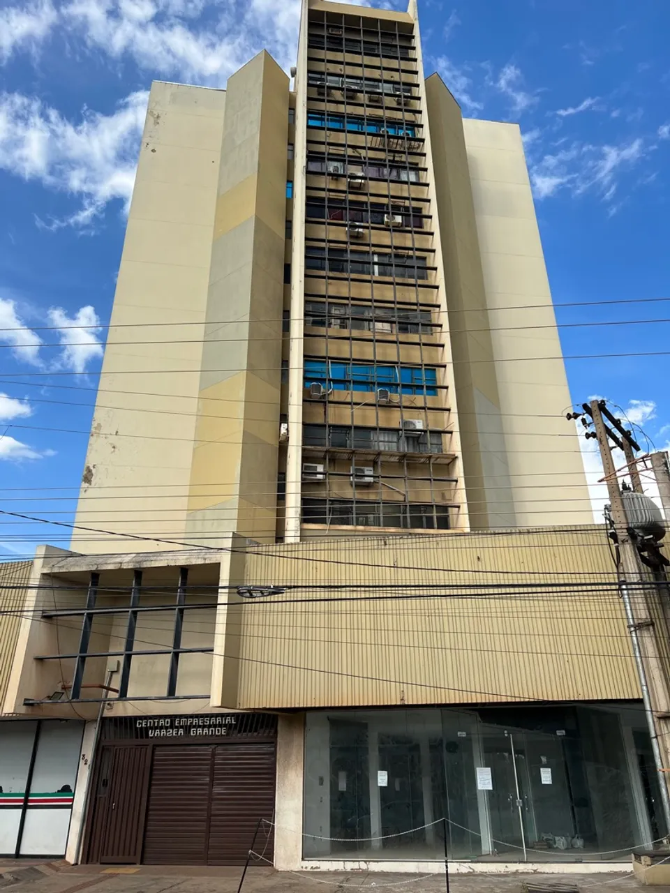 Sala comercial mobiliada centro empresarial Várzea Grande