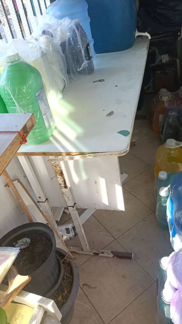 Mesa de Escritório  em MDF com Estrutura de Aço - Usada - Foto 3