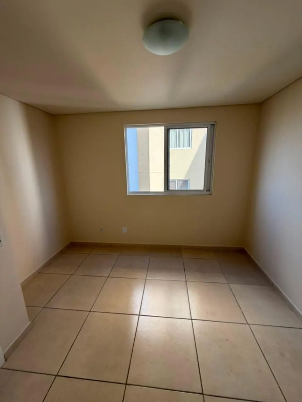Apartamento 3 quartos e 2 banheiros, bem iluminado com sacada e espaçoso - Foto 4