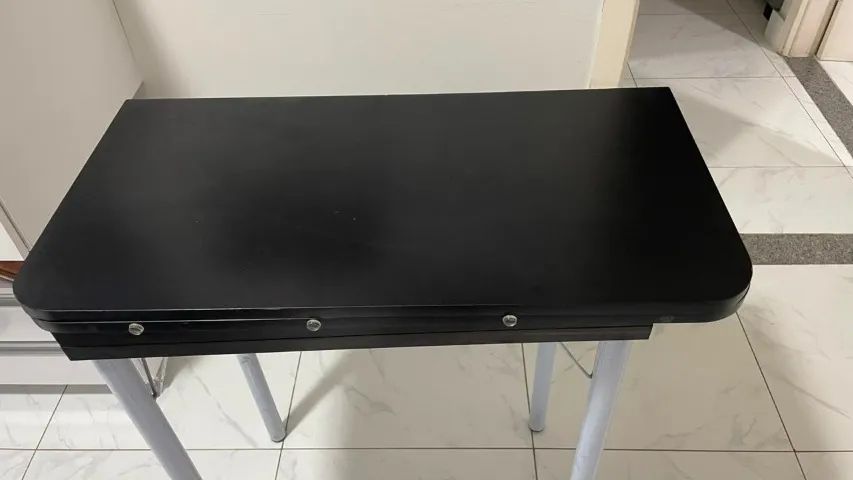 Mesa dobrável preta em MDF