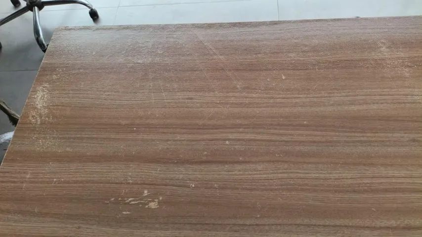 Mesa Amadeirada com preto - Usada c/ arranhões - Foto 4