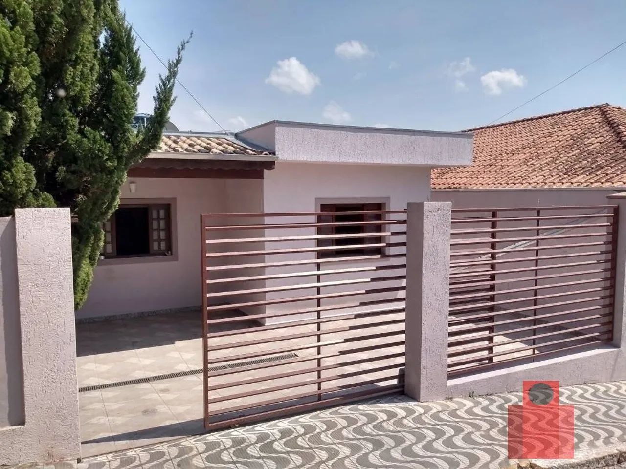 Casa a venda possui 260 m² com 2 quartos em Centro - Reden
