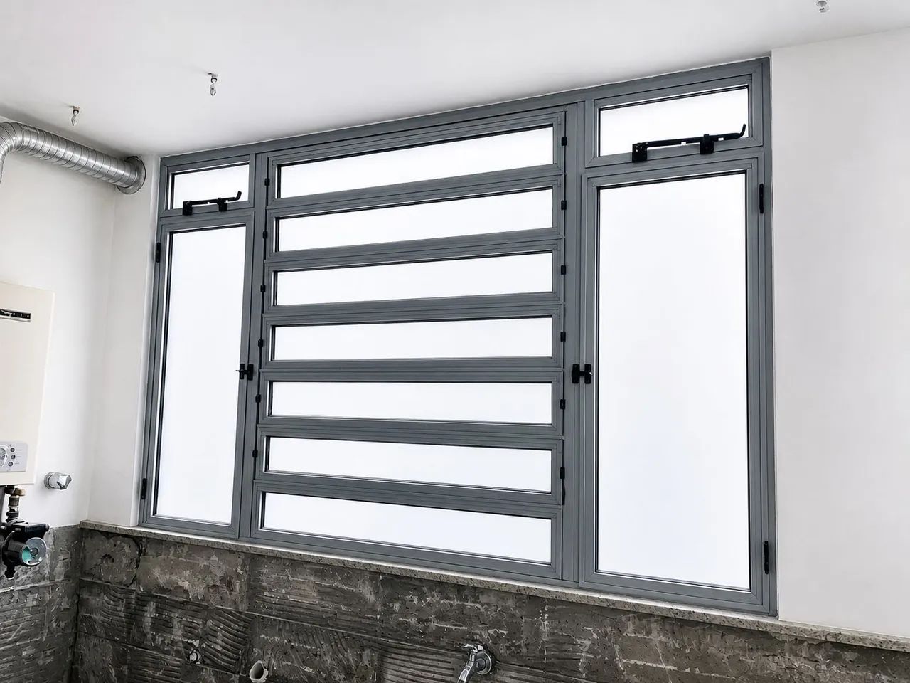 Esquadria de alumínio 1,90 x 1,20, basculante + 2 janelas de abrir