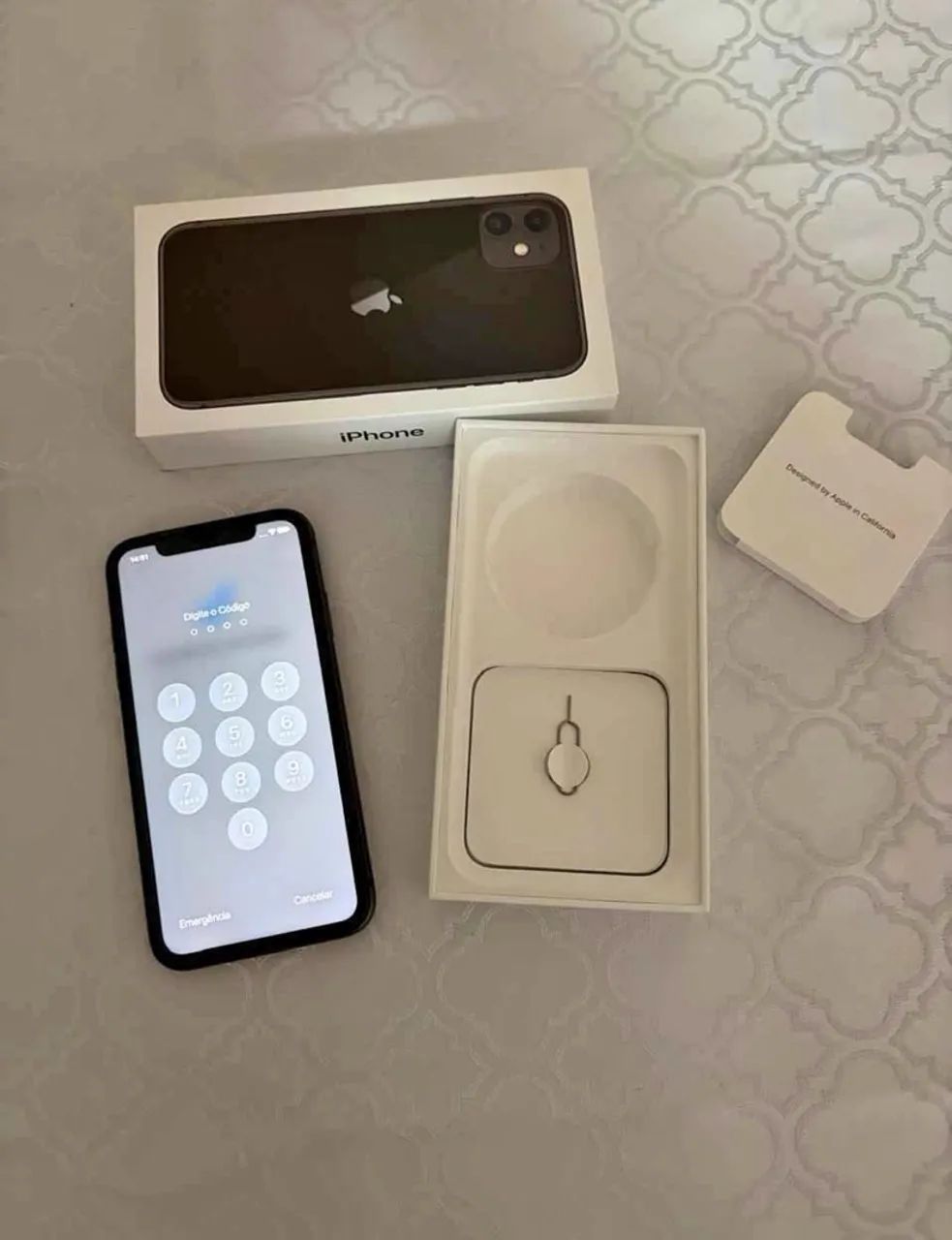 iPhone 11 - 64 gigas 