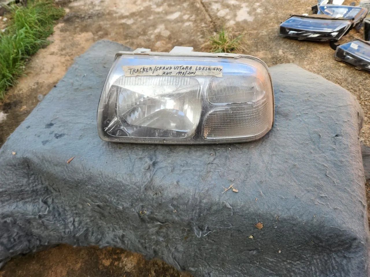 Farol esquerdo TRACKER e Grand Vitara 98/00 ORIGINAL  - Foto 2