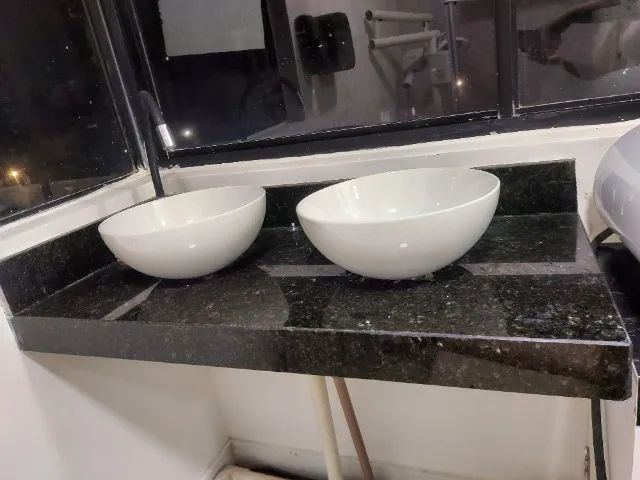 Balcão com duas cubas e torneira maleável  - Foto 4