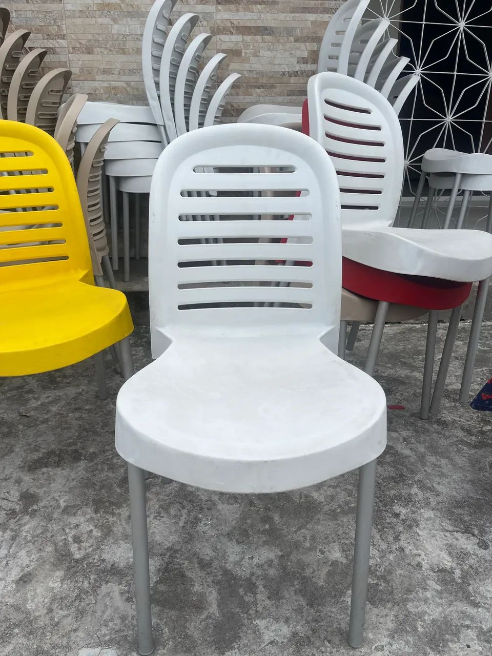 Cadeira com pés de alumínio  - Foto 3