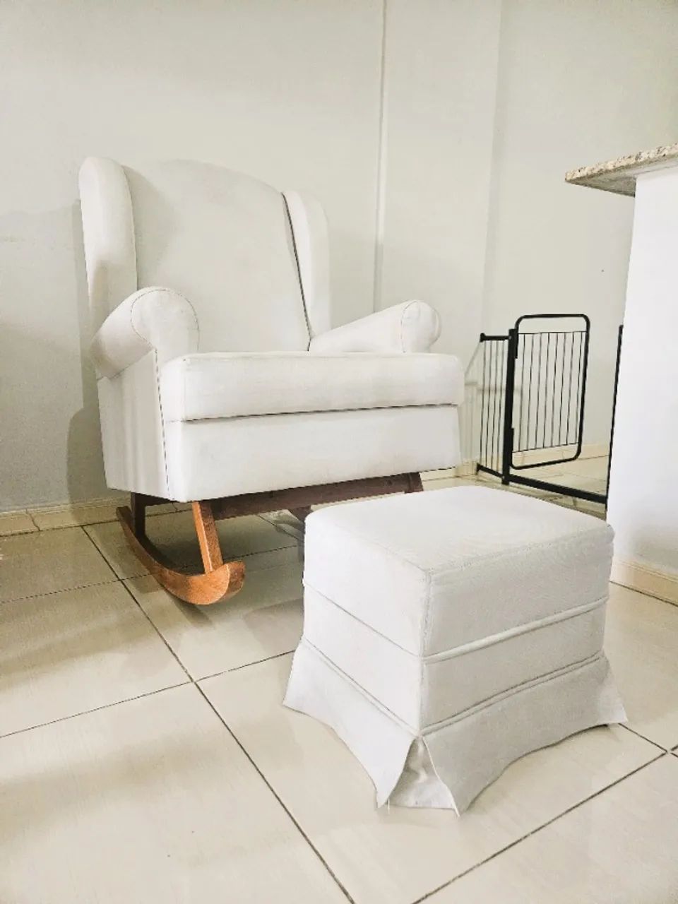 Poltrona de Amamentação e Balanço com Puff - MARJON