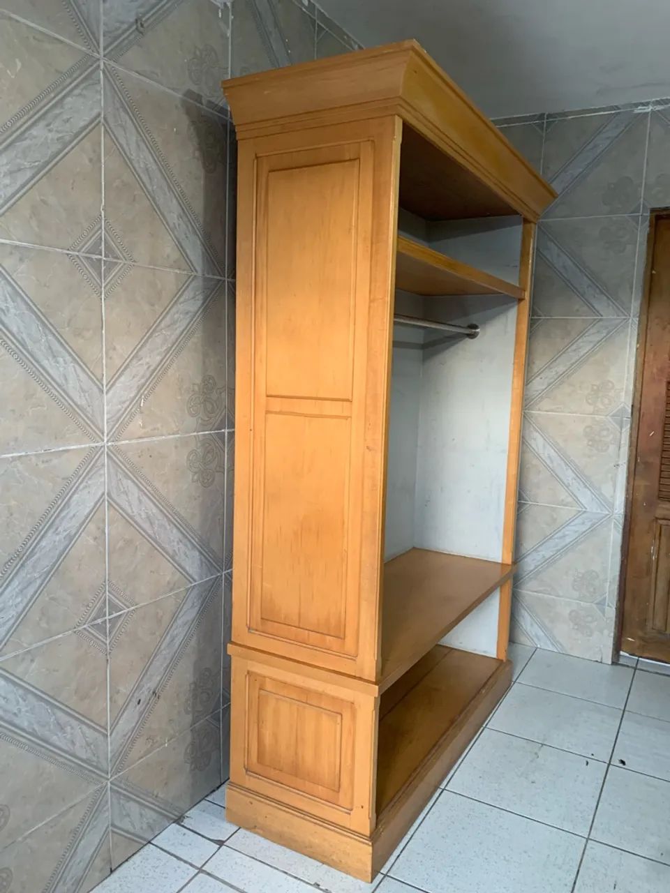 GUARDA ROUPA - MADEIRA MACIÇA  - Foto 3