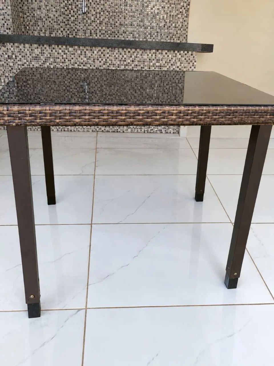 Mesa em ratan com tampo em vidro até 06 cadeiras 