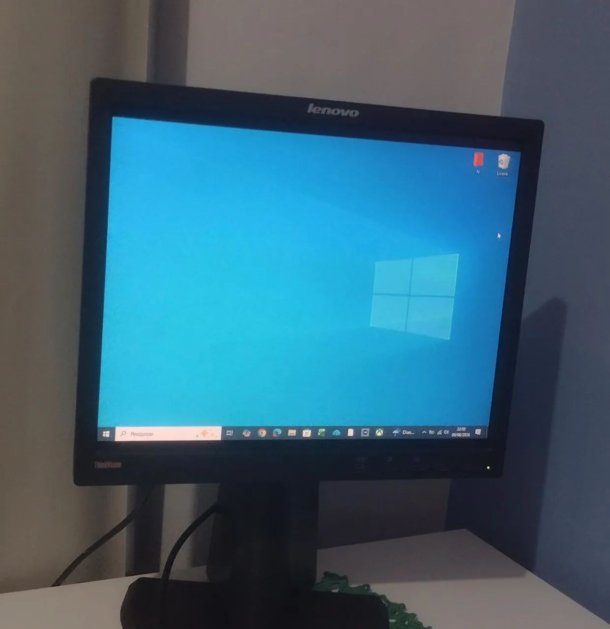 Monitor Lenovo ThinkVision 19" Profissional com Ajuste de Altura