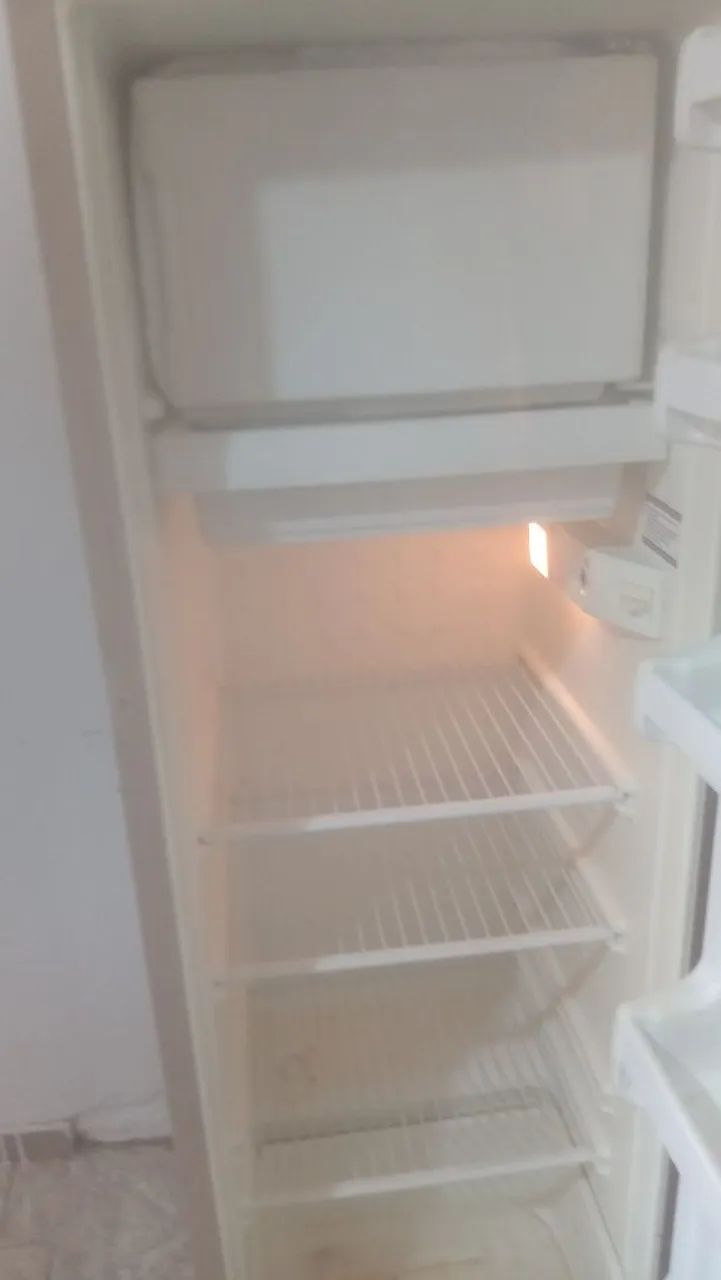 Geladeira funcionando pra vender hj