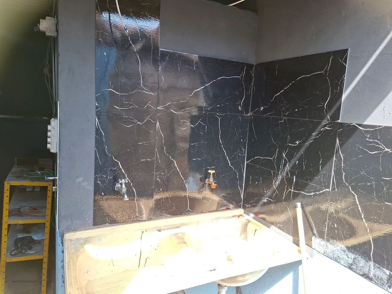 Alugo espaço com 150 mts com cobertura e banheiro - Foto 3