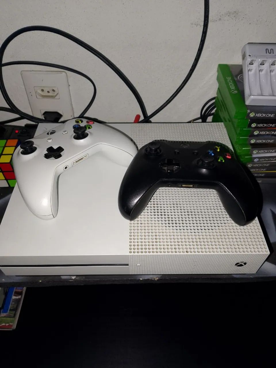 Xbox one S com dois controles 