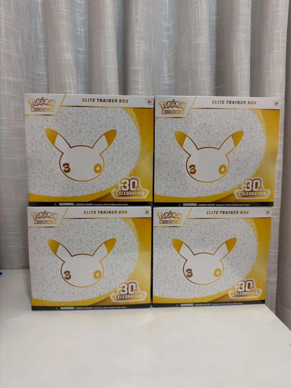 ETB 30 anos Pokémon em inglês 
