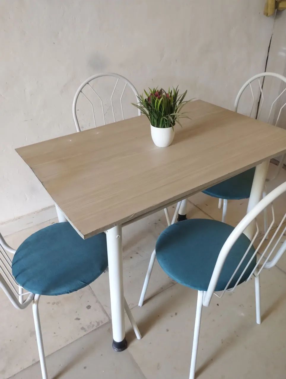 Faço a entrega, conjunto de mesa com 4 cadeiras tampo MDF  - Foto 3