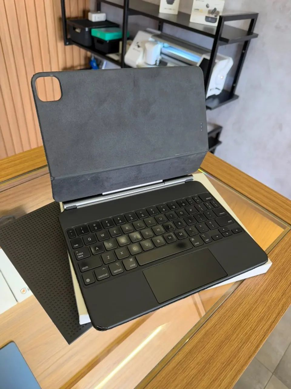 Magic Keyboard original 11" com caixa - Foto 5
