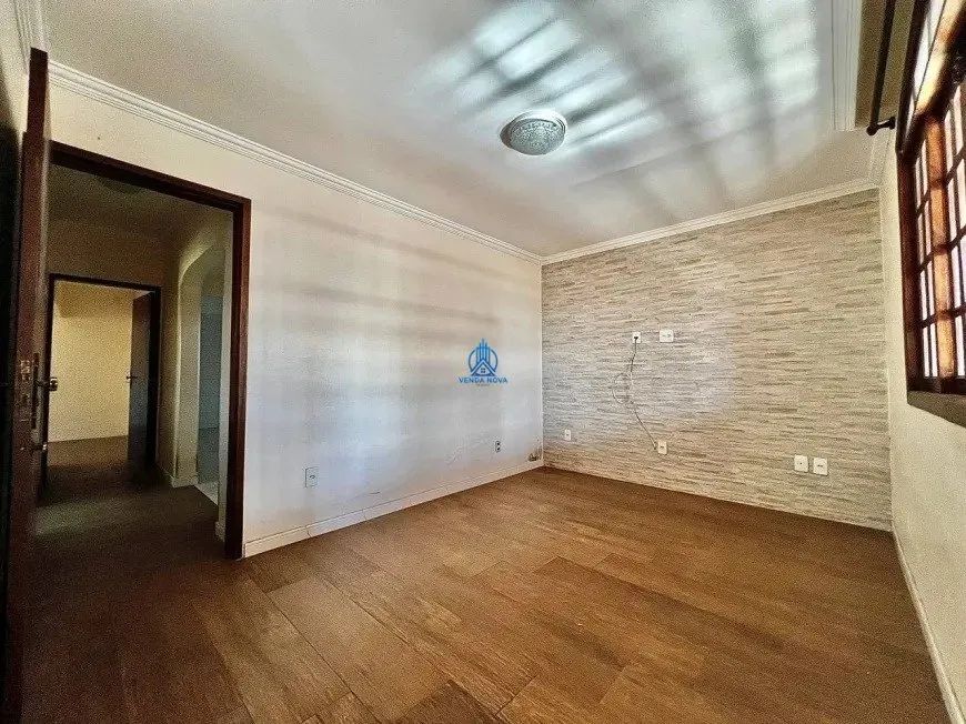 Casa a Venda, 5 quartos, 2 suítes - Foto 4