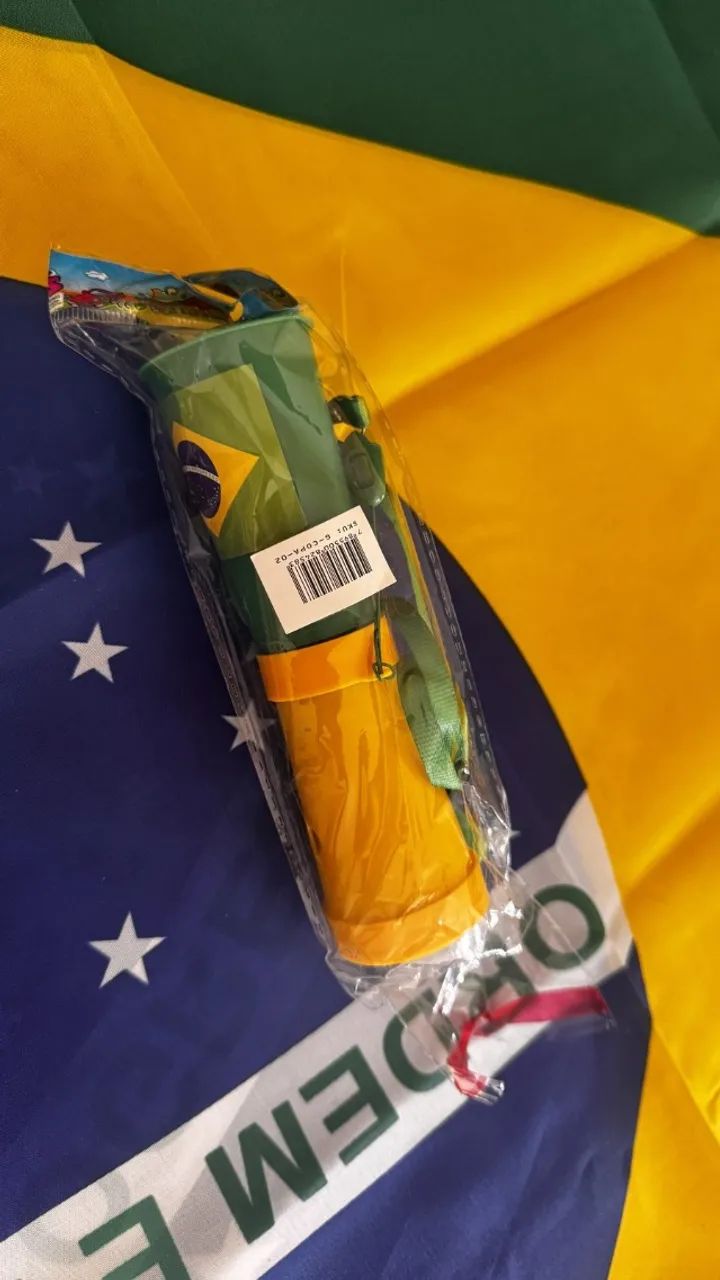 Kit 100 Bandeiras Brasil + 5 Cornetas e 3 Cachecóis - Foto 3
