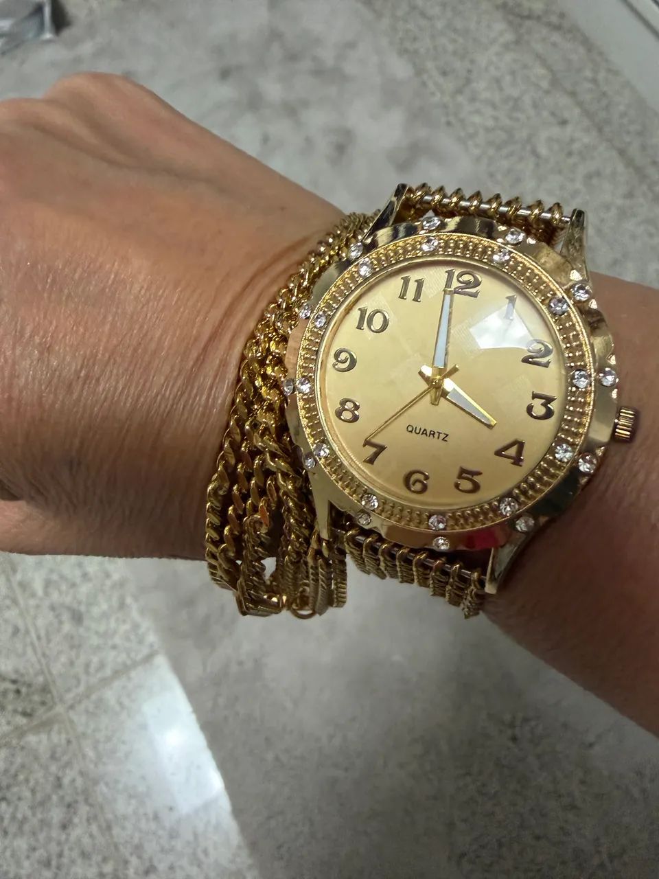 Relógio dourado 