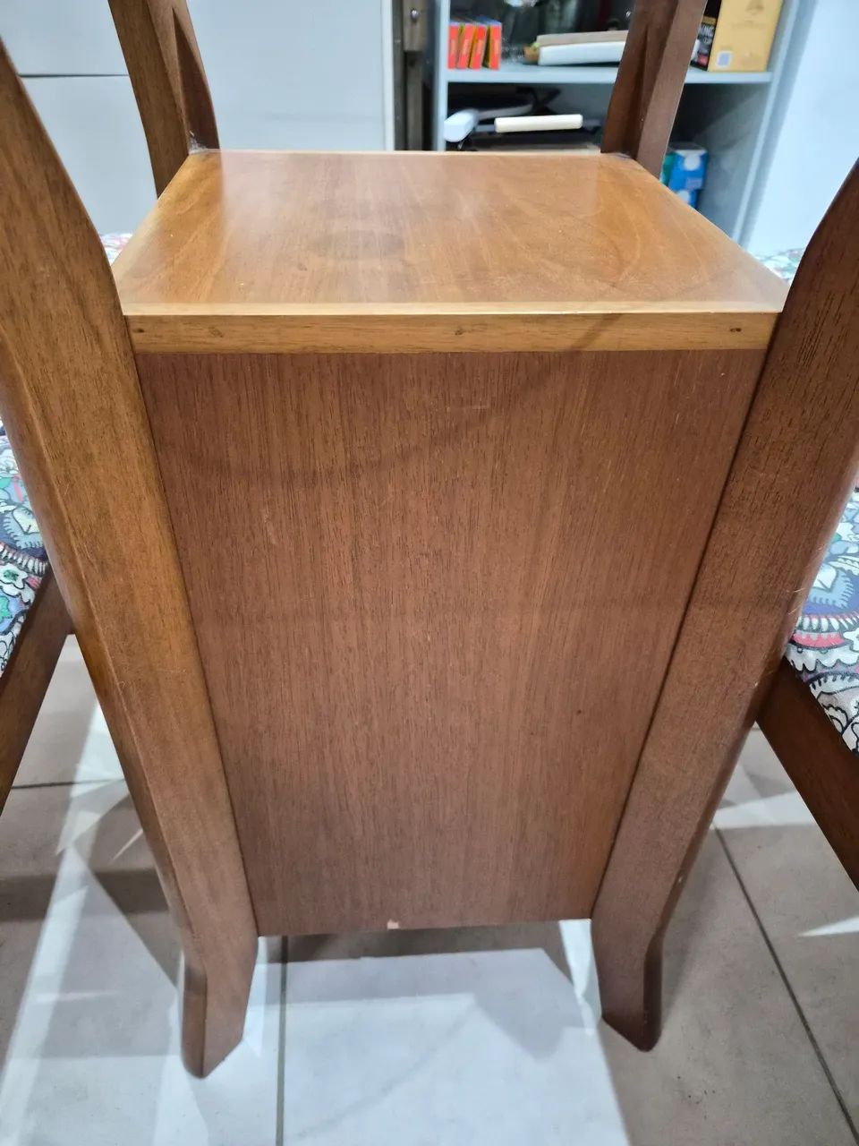 Vendo mesa com 4 cadeiras usada - Foto 3