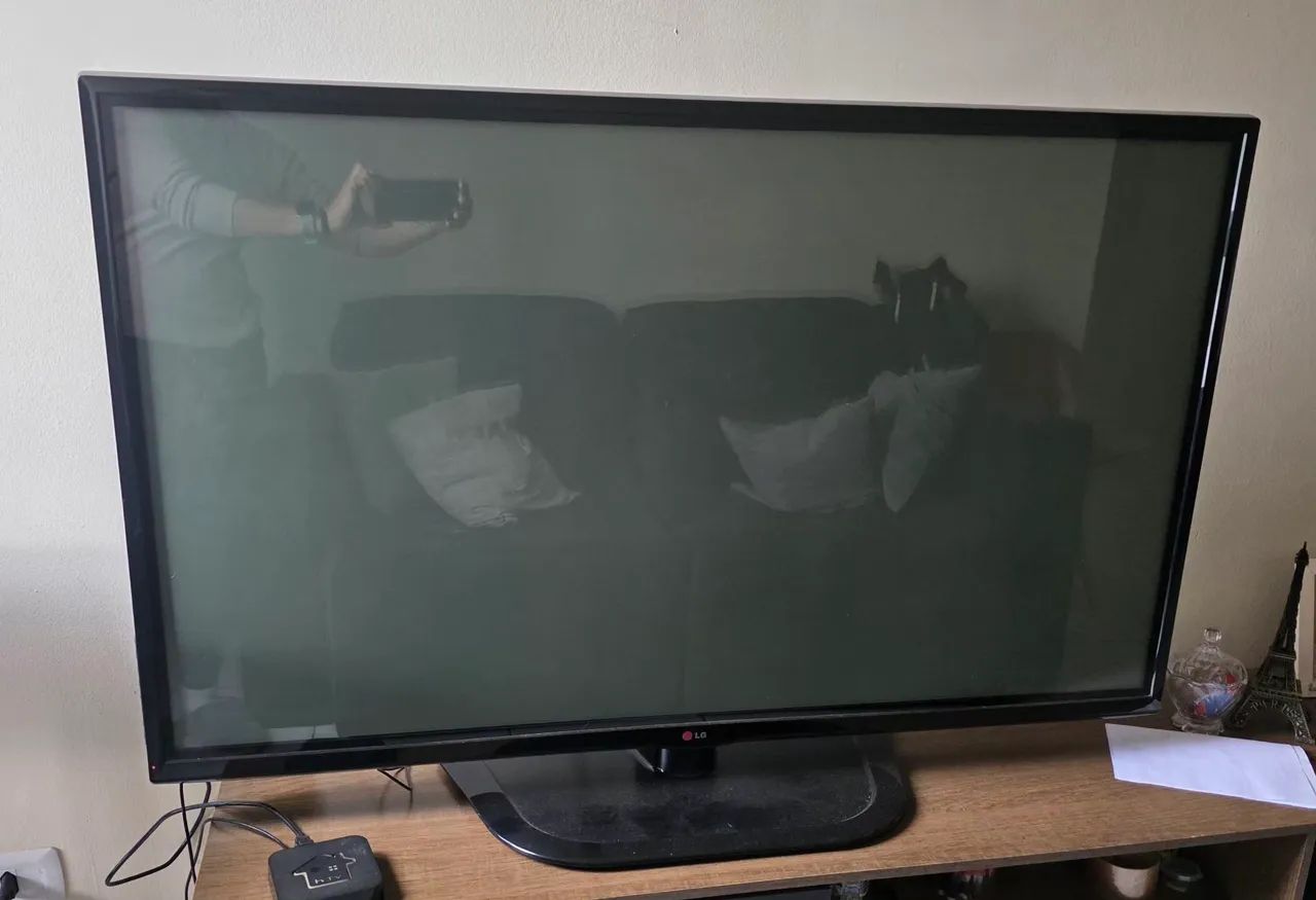 Vendo Tv 50 polegadas LG NÃO é smart. - Foto 2