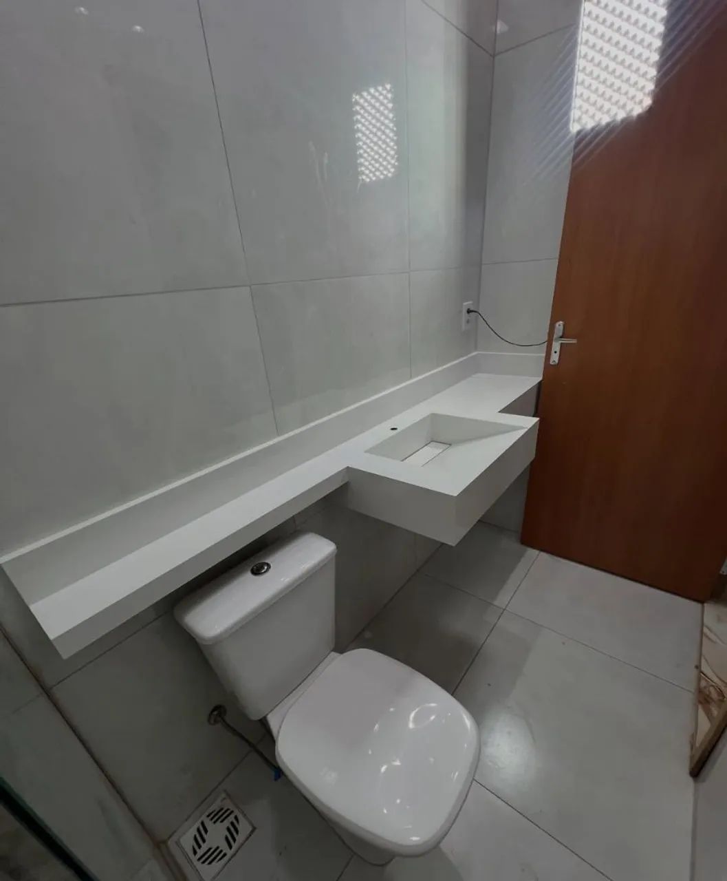 Pias esculpidas em porcelanato sob medida