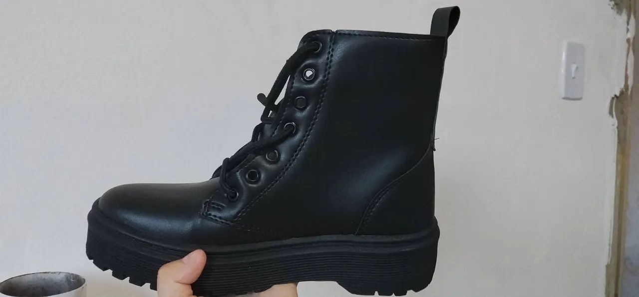 Bota nova número 33