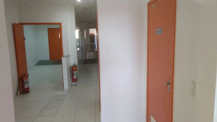 Sala de 200 metros proxima Linha Verde - Foto 4
