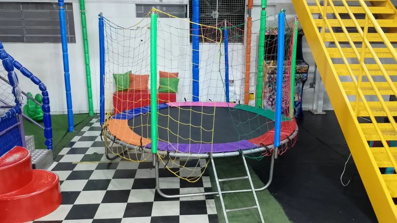 Cama elástica e piscina de bolinhas  - Foto 4